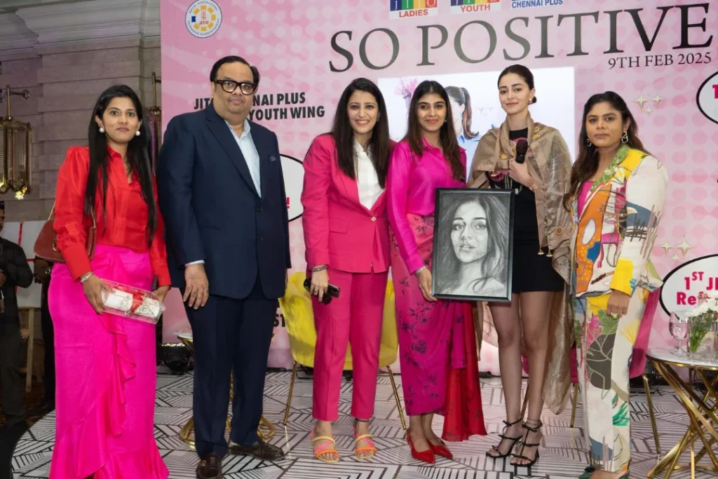 artist shruthi challani with actress ananya panday at JITO event presenting charcoal art customised for her